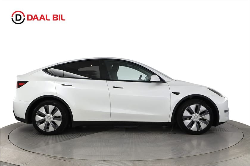 Bild 5 av Tesla Model Y Long Range AWD 514HK DRAG PANO B-KAMERA VÄRMARE NFC