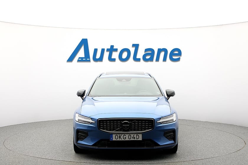 Bild 3 av Volvo V60 D4 AWD R-Design Panorama, B&W, Massage, HUD, 360° 190hk