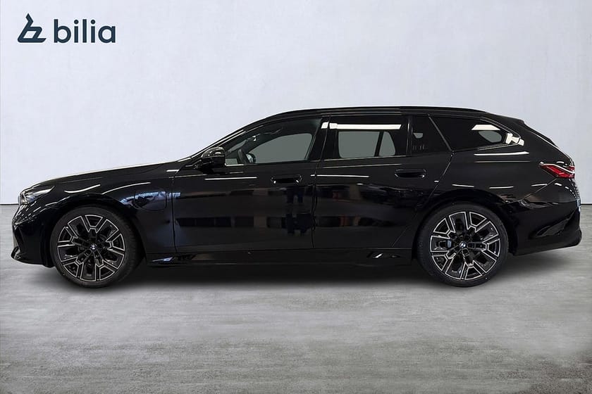 Bild 3 av BMW 530e xDrive Touring | B&W | Drag | Aktiv farth. | 360