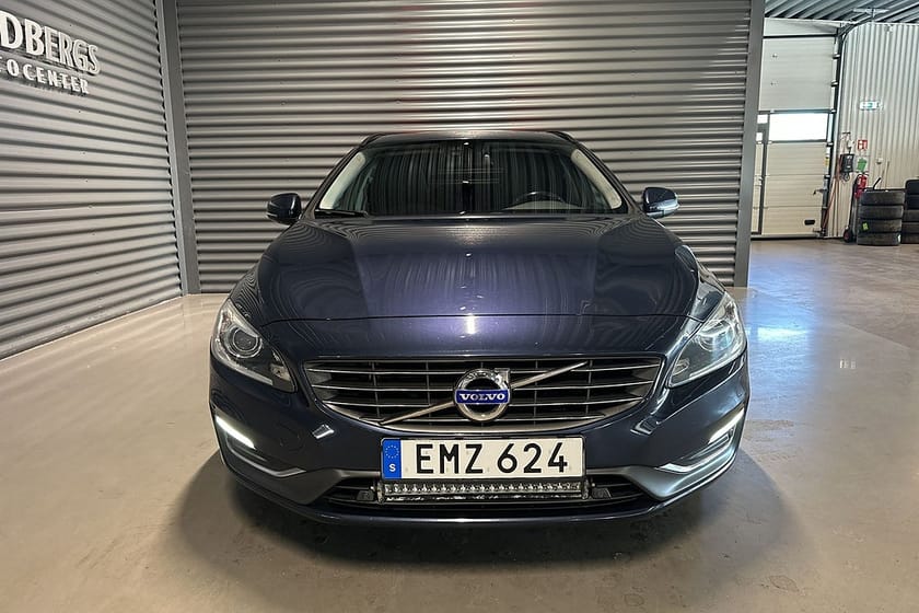Bild 2 av Volvo V60 D4 Momentum Business Edition Pro Värmare Navi Drag Eu6