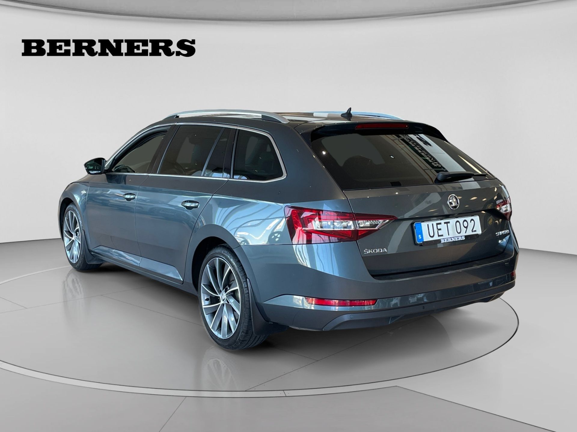 Skoda Superb 2019, bild 3/9
