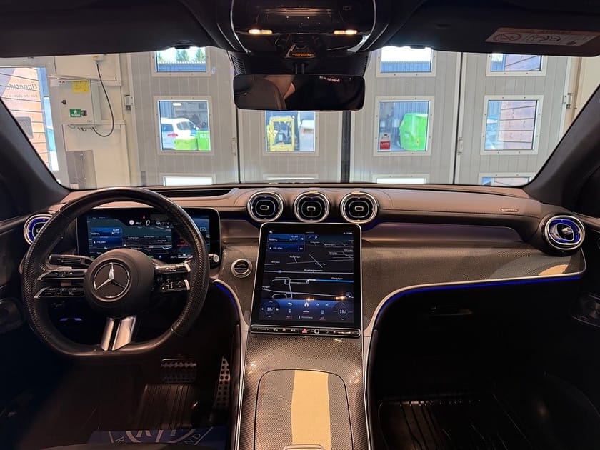 Bild 5 av Mercedes-Benz GLC 300 d e Coupé 4MATIC AMG PANO HUD Luft Burmester SE UTR