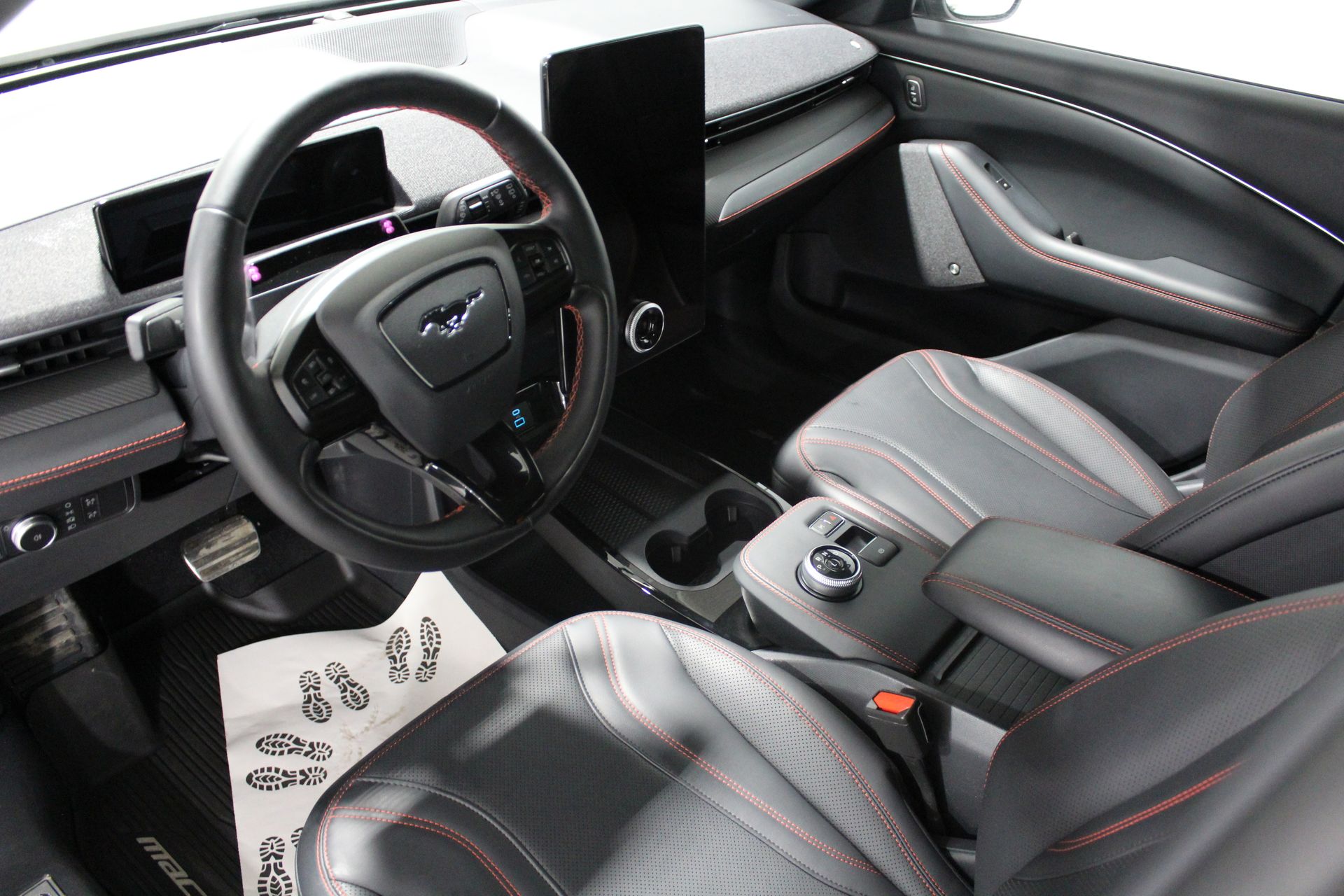 Ford Mustang Mach-E Standard Range AWD 2021, kuva 4/22