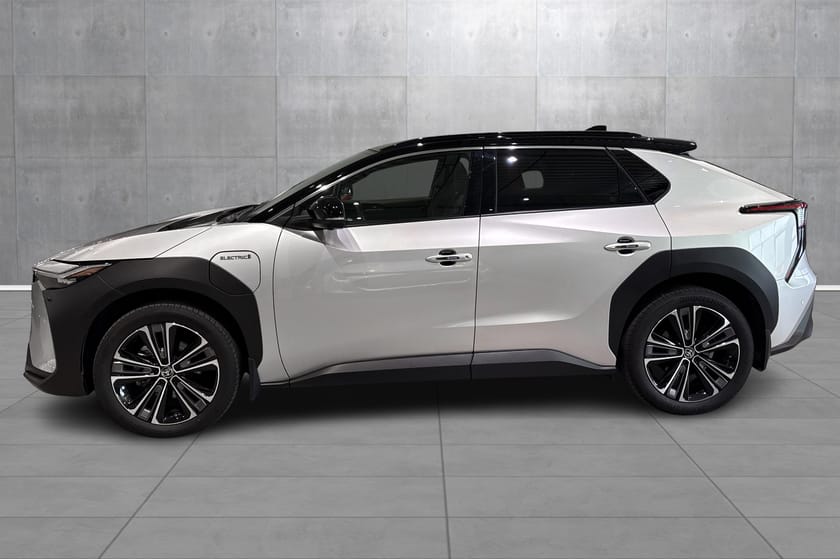 Bilde 2 av Toyota bZ4X AWD Execuitve Bitone, glasstak, skinn, kamera, navi