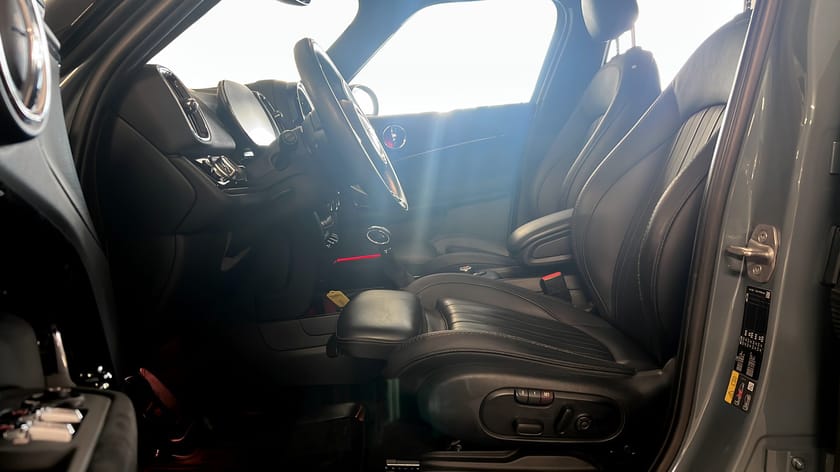 Bild 5 av MINI Countryman Cooper SE ALL4 F60 Maximize Panoramatak Skinn