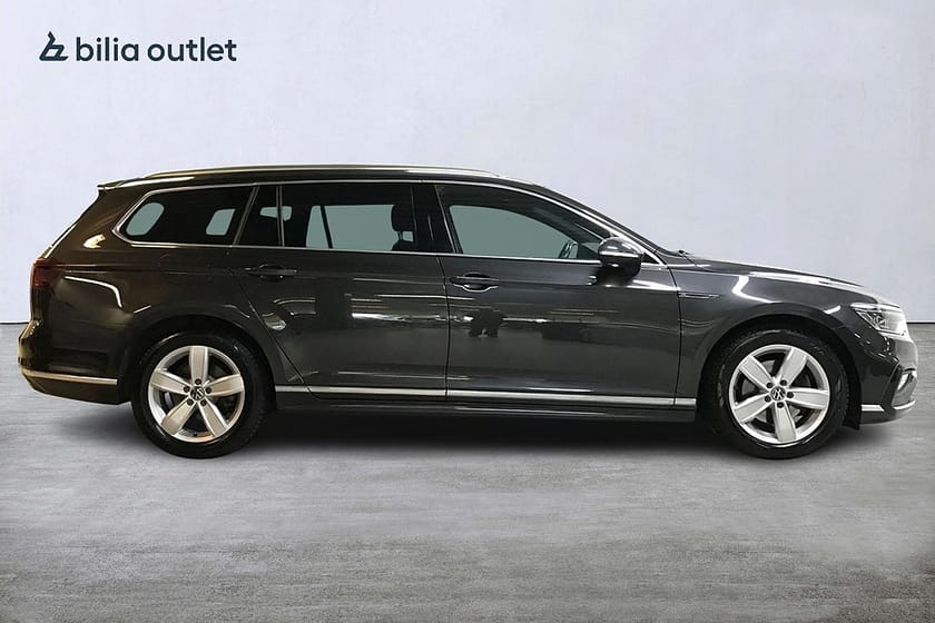 Bild 5 av Volkswagen Passat Sportscombi SC 2.0 TDI 4Motion R-Line 200hk Cockpit Navi Drag B-kam
