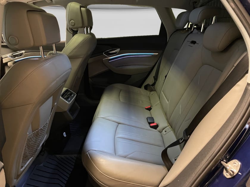 Bild 5 av Audi e-tron 55 quattro / Panorama / Bang / Valcona Läder /