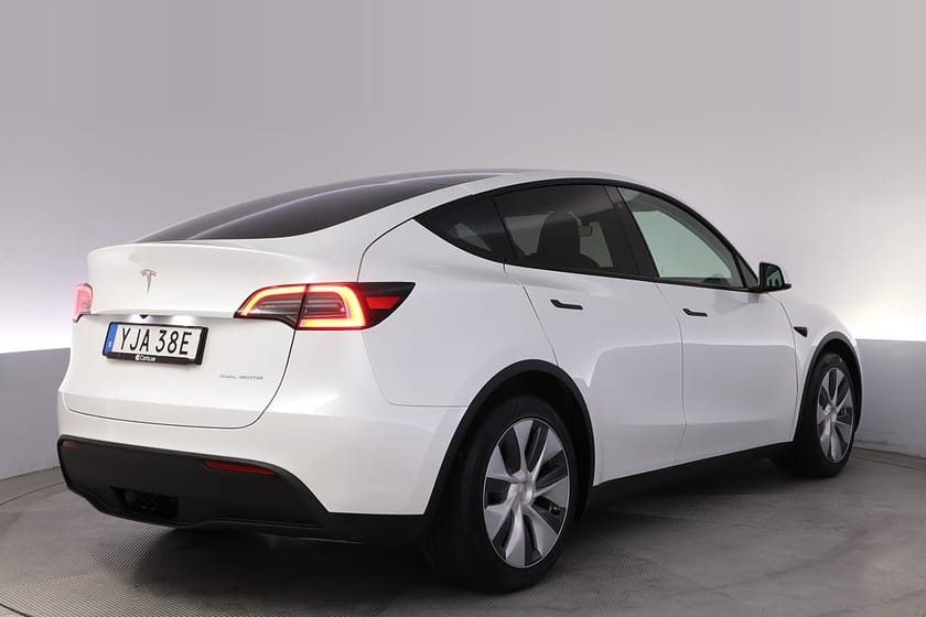 Bild 5 av Tesla Model Y Long Range AWD Autopilot Pano Drag
