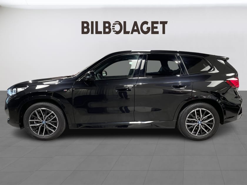 Bild 2 av BMW iX1 xDrive30 – M Sport Edition H&K/HUD/EL-STOLAR/DRAG/SKINN