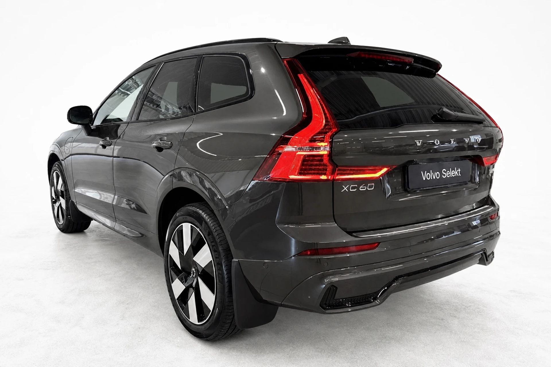 Volvo XC60 T6 Plus Dark Edition 2025, bild 3/27