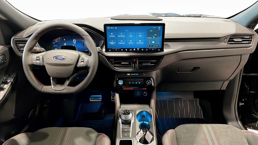 Bild 4 av Ford Kuga Plug-In Hybrid ST-LINE X Black Edition 243hk | Dragkrok |
