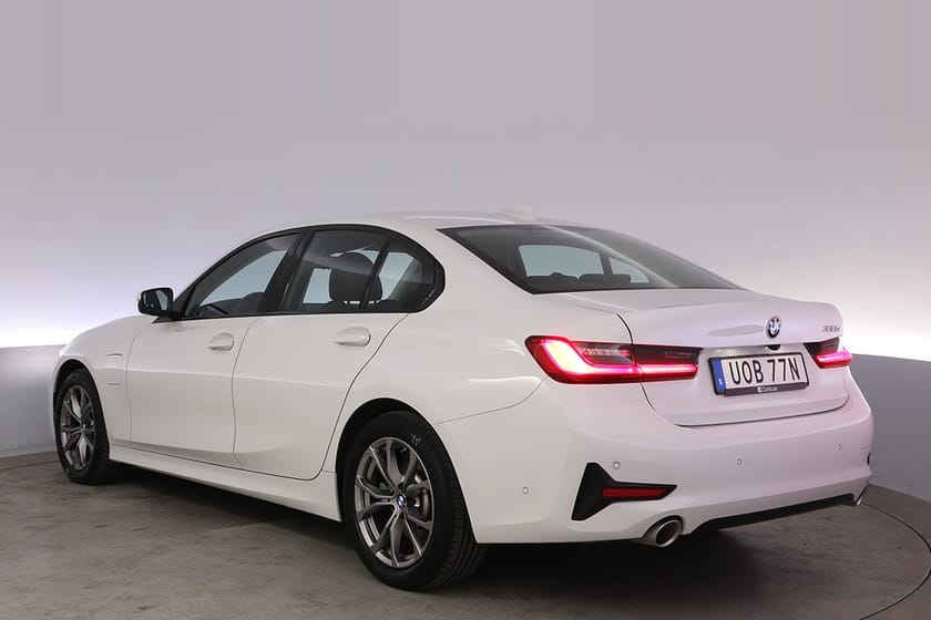 Bild 4 av BMW 330e Sedan Sport line AdapFarth Kamera Navi Värmare