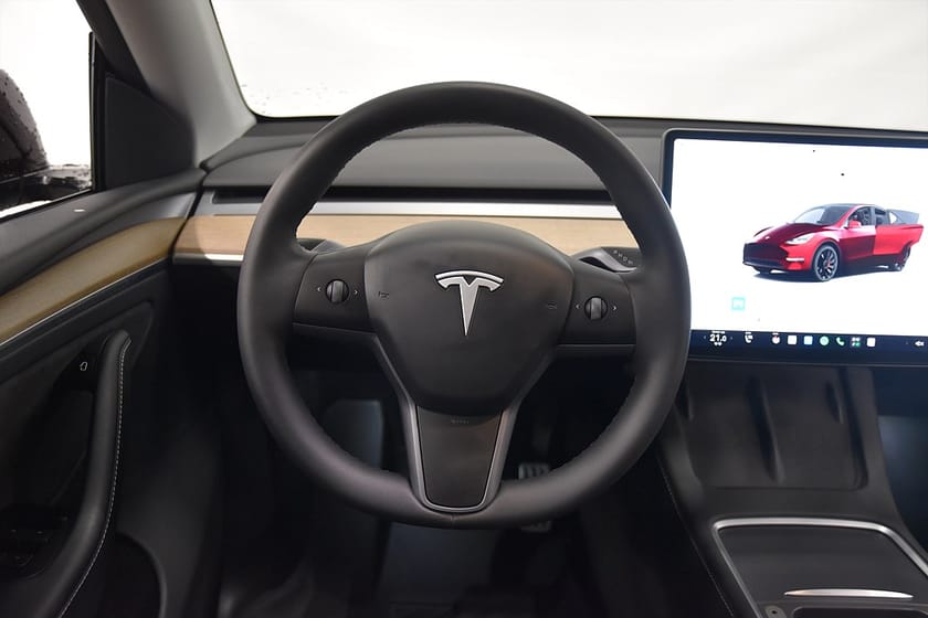Bild 2 av Tesla Model Y Performance Cherry Red Autopilot Rattv AdaptivF