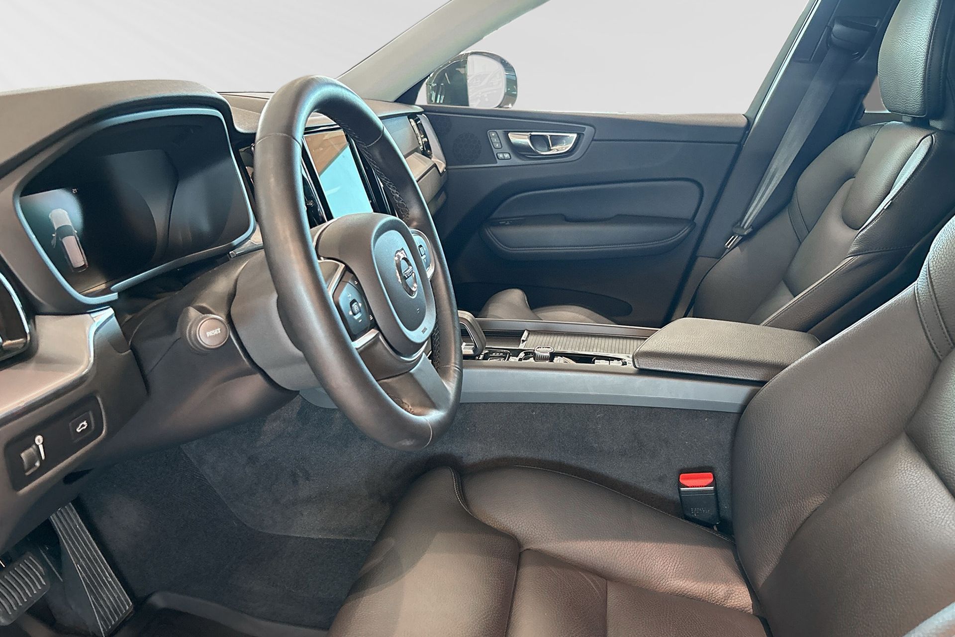 Volvo XC60 B4 AWD Diesel B-Kam 2022, bild 7/10