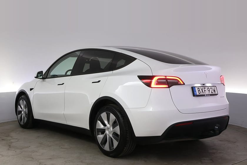 Bild 4 av Tesla Model Y Long Range AWD Autopilot Panorama Drag