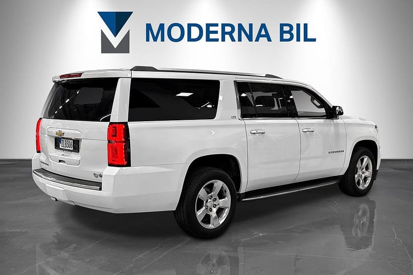 Bild 3 av Chevrolet Suburban 5.3 V8 4WD Hydra-Matic 7-sits Drag Bose Pano Skinn Bkam