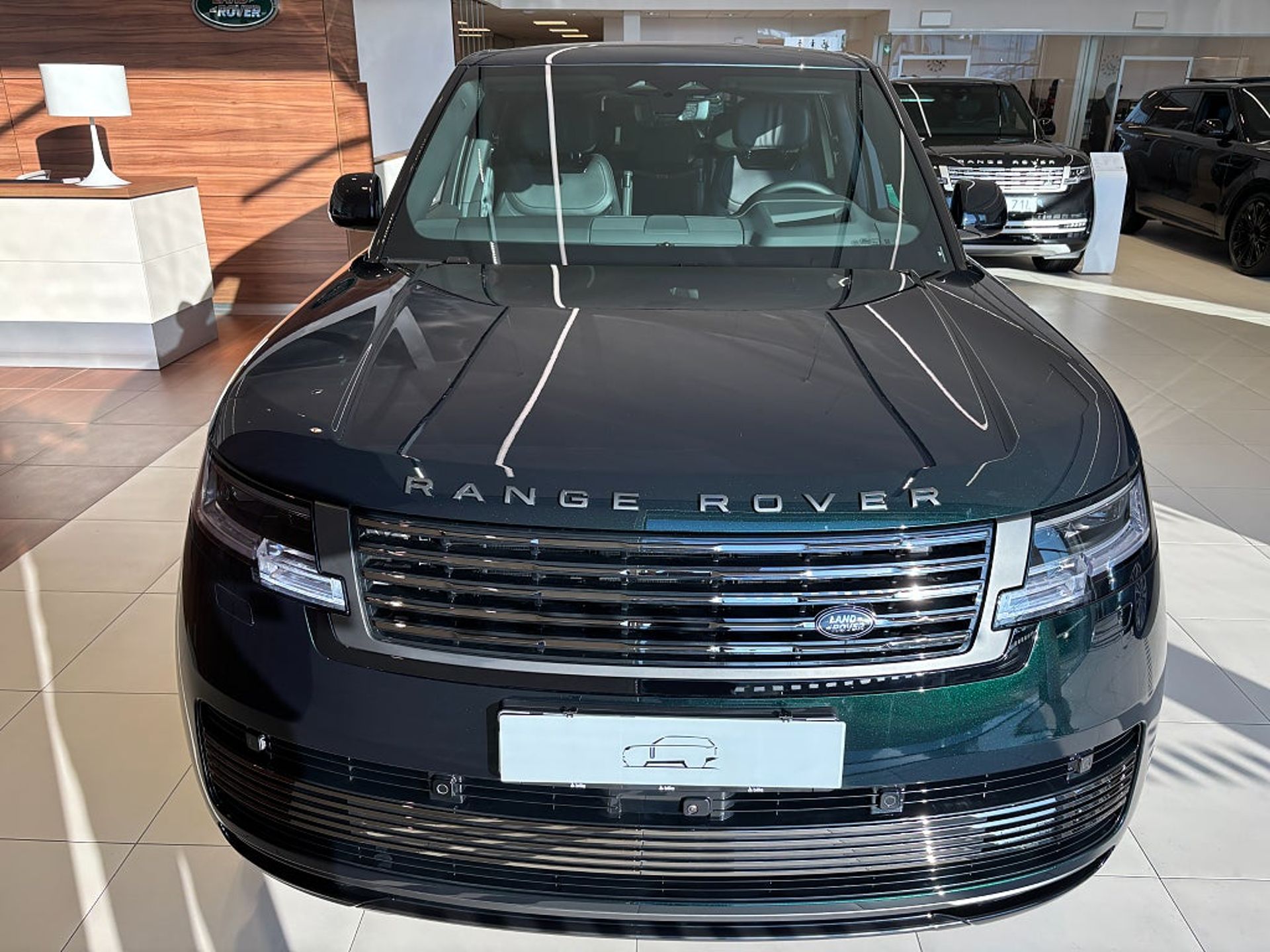 Land Rover Range Rover P550e SV 2027, photo 2/10