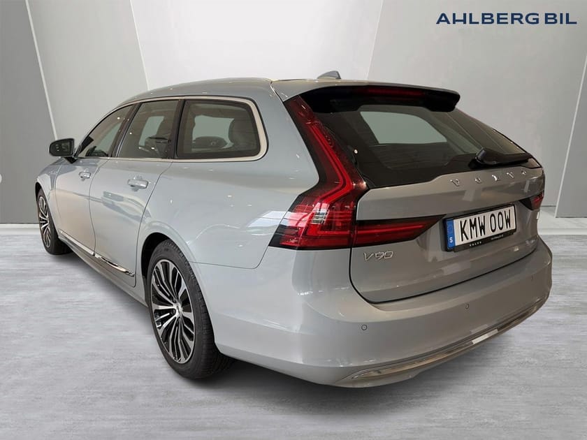 Bild 3 av Volvo V90 Recharge T6 Core Edition OUTLET II, Parkeringskamera Bak, Baklucka Elmanövrerad, Google Maps, Apple CarPlay