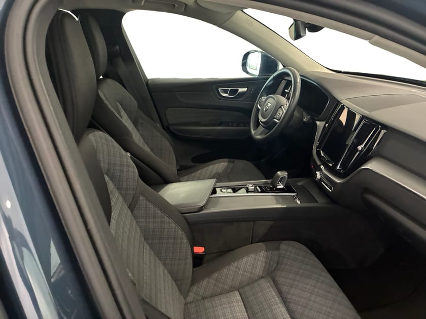 Bild 5 av Volvo XC60 Recharge T6 Core Edition | Dragkrok | Rattvärme | Panoramaglastak