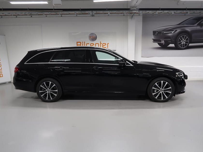 Bild 5 av Mercedes-Benz E 300 T de 4MATIC 4M V-Däck ingår Pano-Skinn-Drag-Kamera-Wide-SE