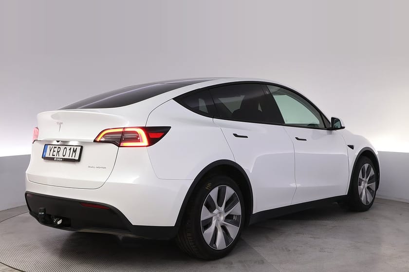 Bild 5 av Tesla Model Y Long Range AWD Autopilot Pano Drag