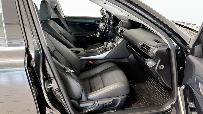 Bild 3 av Lexus IS 300h CVT Executive 223Hk / Kamera / Navi /