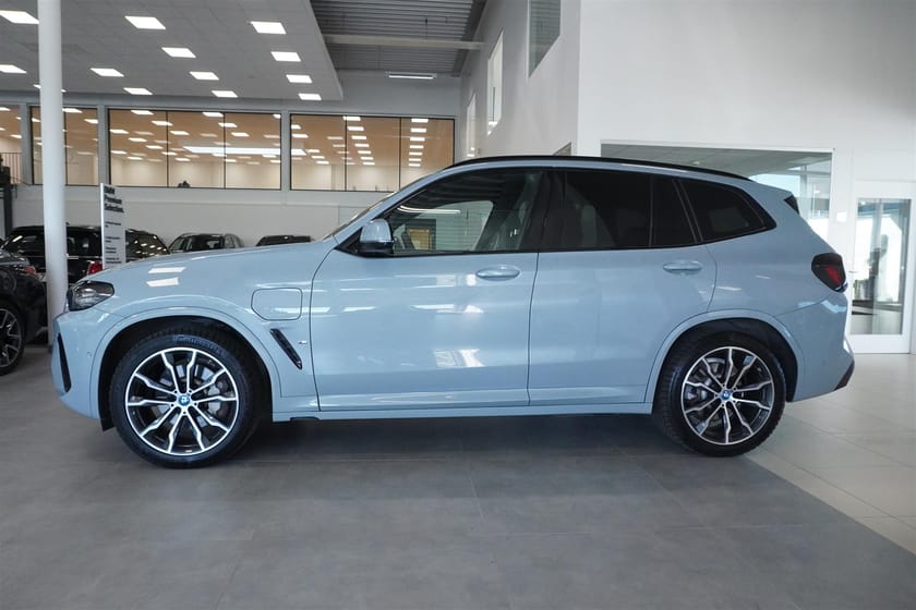 Bild 2 av BMW X3 xDrive30e xDrive 30e M Sport Innovation Elstolar Harman Kardon HUD