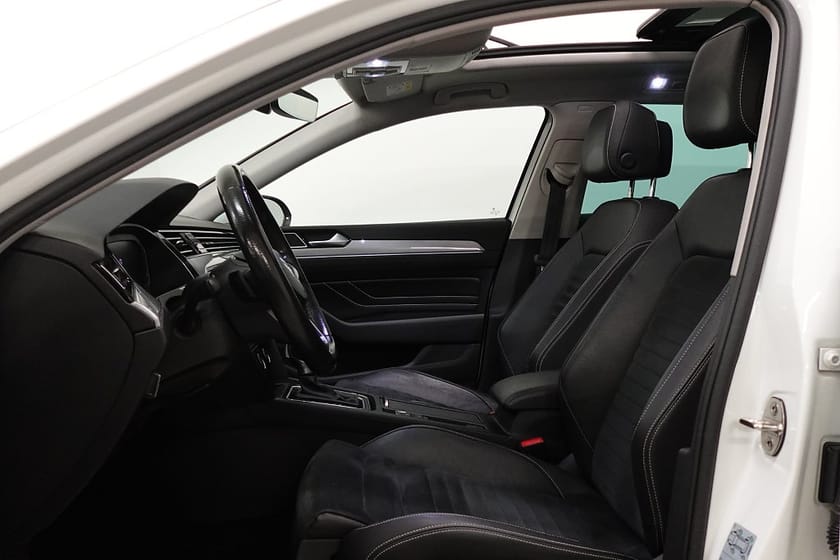 Bild 4 av Volkswagen Passat Sportscombi GTE SC 1.4 TSI Panorama Cockpit Drag Kamera P-Värme