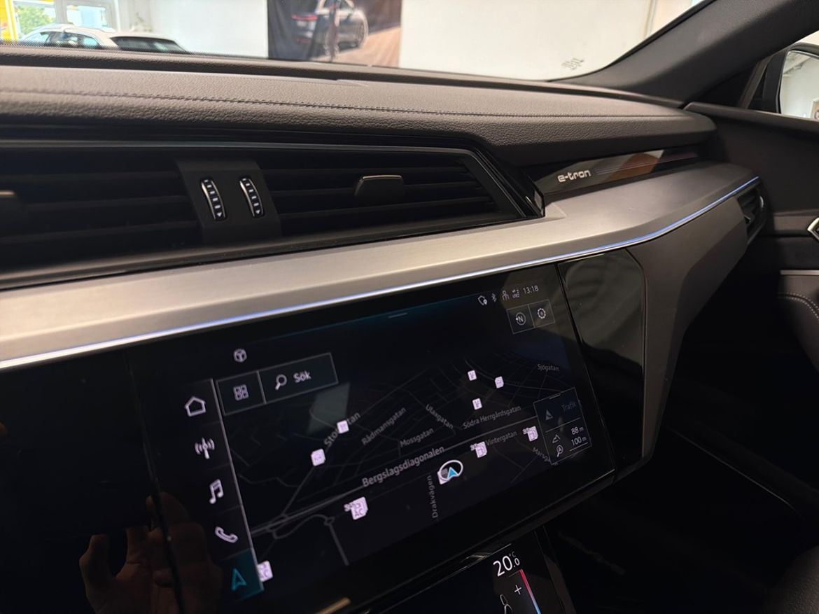 Audi Audi Q8 55 e-tron quattro — bild 17