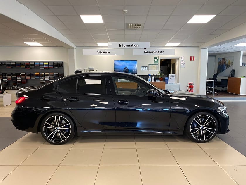 Bild 2 av BMW 330i Sedan M-Sport Keyless Panoramatak Adaptiv Farthållare