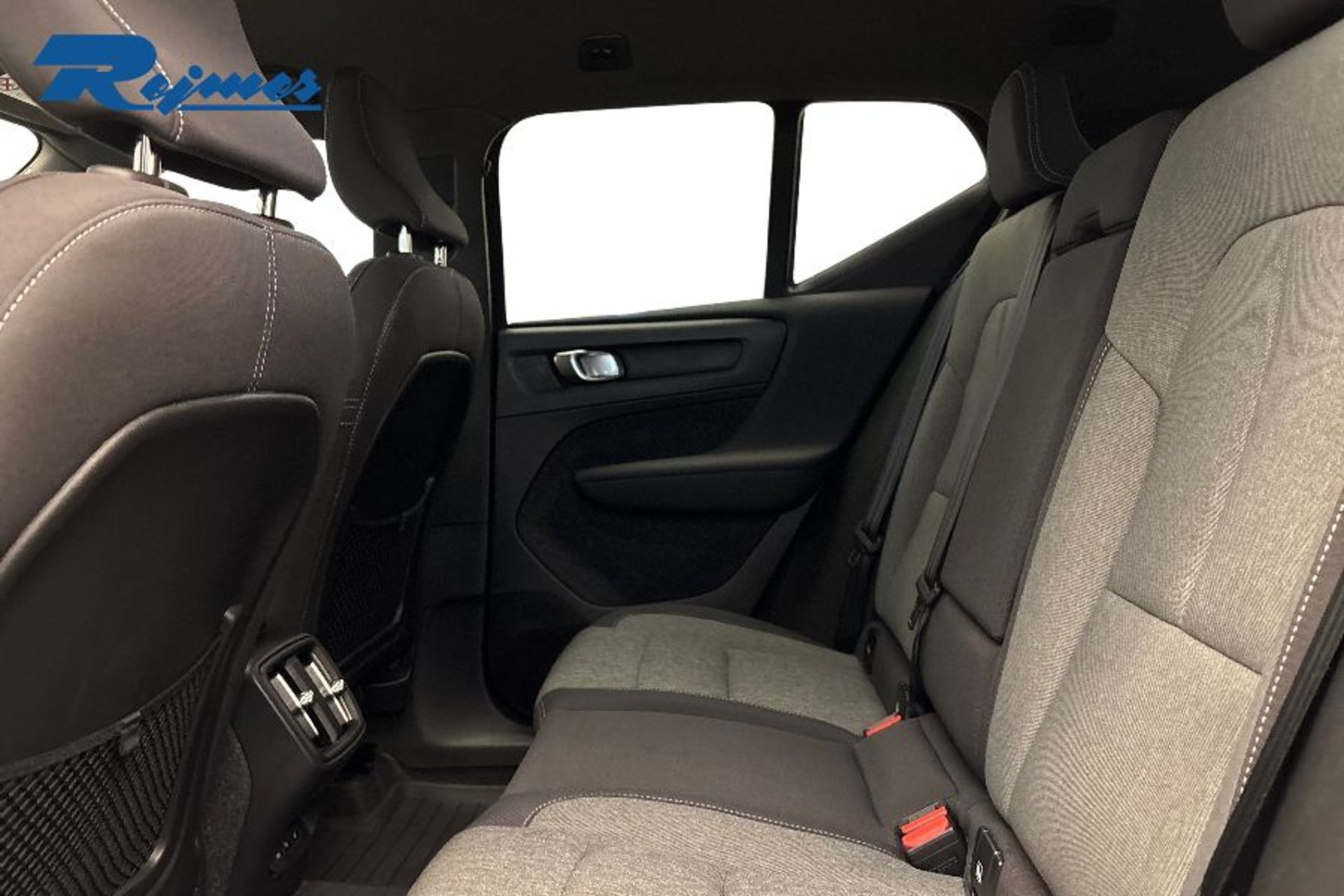 Volvo XC40 B3 FWD Bensin Plus Dark 2025, bild 6/10