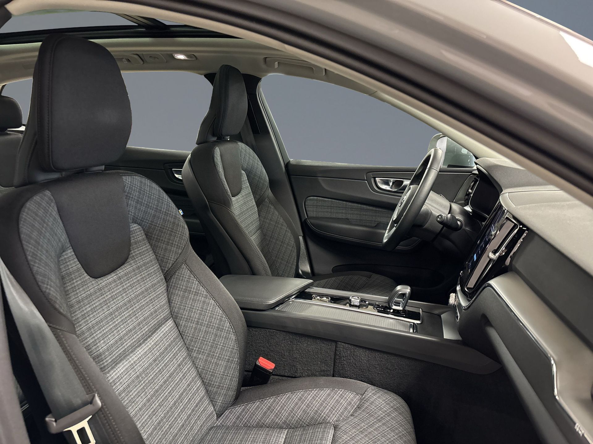 Volvo XC60 T6 AWD Core Special Edition 2025, photo 7/10
