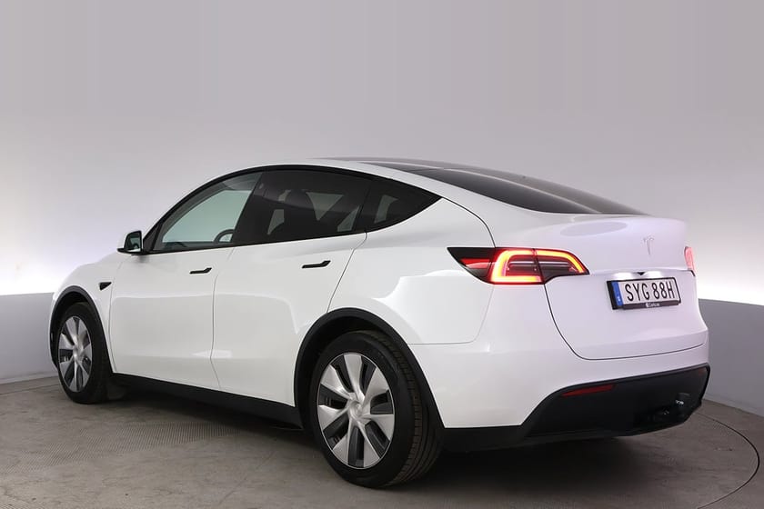 Bild 4 av Tesla Model Y Standard Range RWD Autopilot Panorama Drag