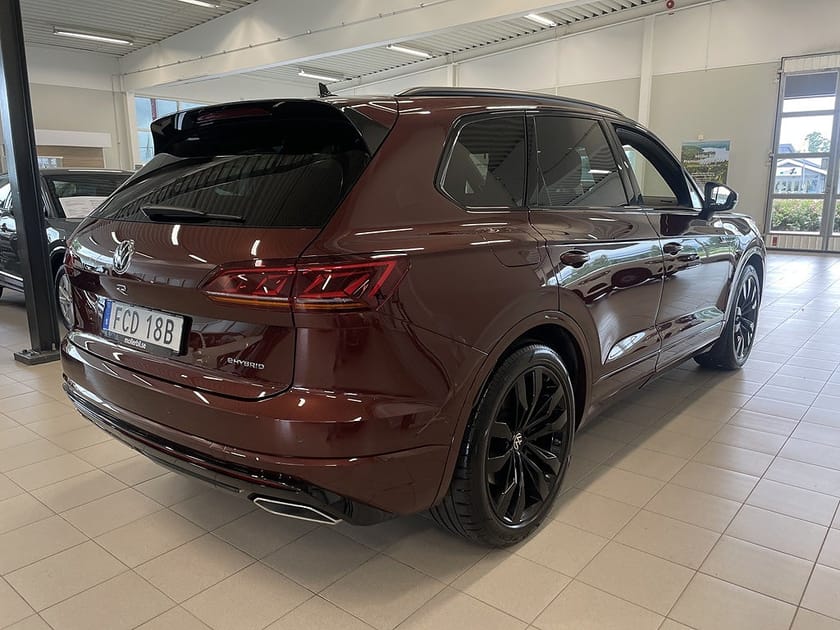 Bild 5 av Volkswagen Touareg R eHybrid 462HK Pano / HUD / Dynaudio