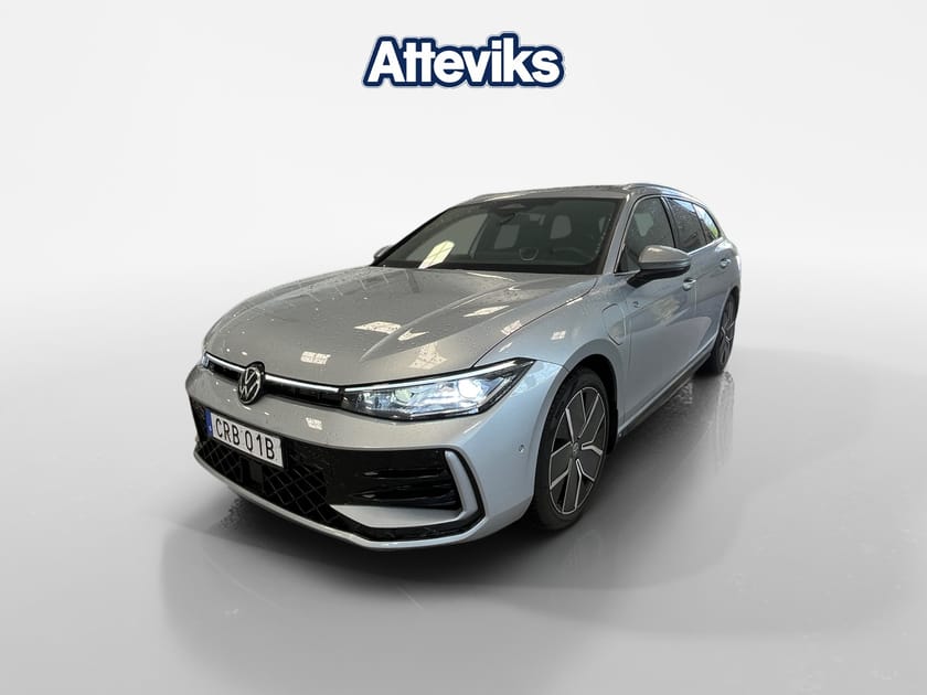 Bild 3 av Volkswagen Passat Variant eHybrid R-Line 272hk *Drag/Keyless/P.värm/IQ*