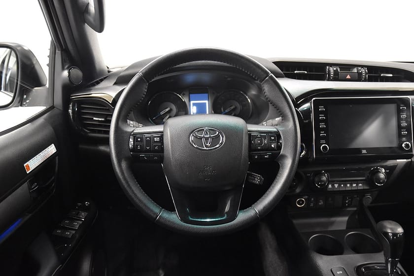 Bild 2 av Toyota Hilux Dubbelhytt 2.8 4WD Invincible Drag B-kam Navi JBL Skinn Moms 204hk