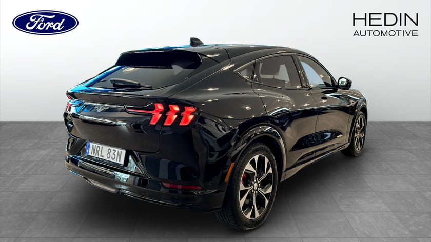 Bild 2 av Ford Mustang Mach-E Long Range AWD Teknikpaket B&O 360-kamera