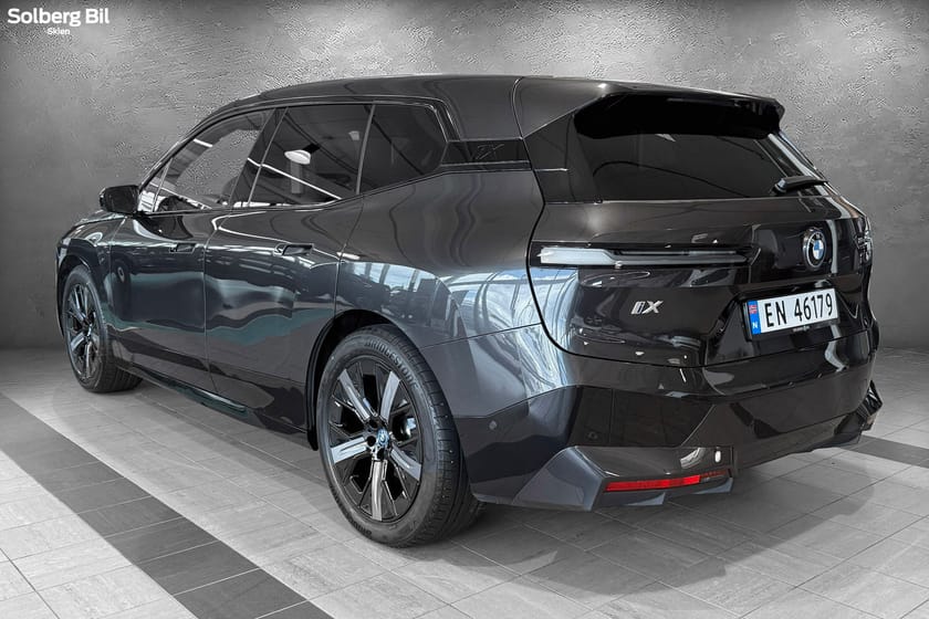 Bilde 3 av BMW iX xDrive50 BSI/LUFT/HARMAN/PANO/KROK/ACTIVE STEERING