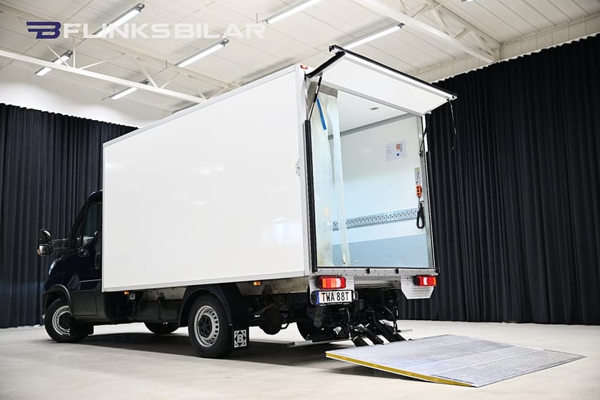 Bild 5 av Iveco Daily 35-140 Chassi Cab 136HK Automat|Volymskåp|BG-Lyft|Nattkyla|Leasbar|SeUtr!