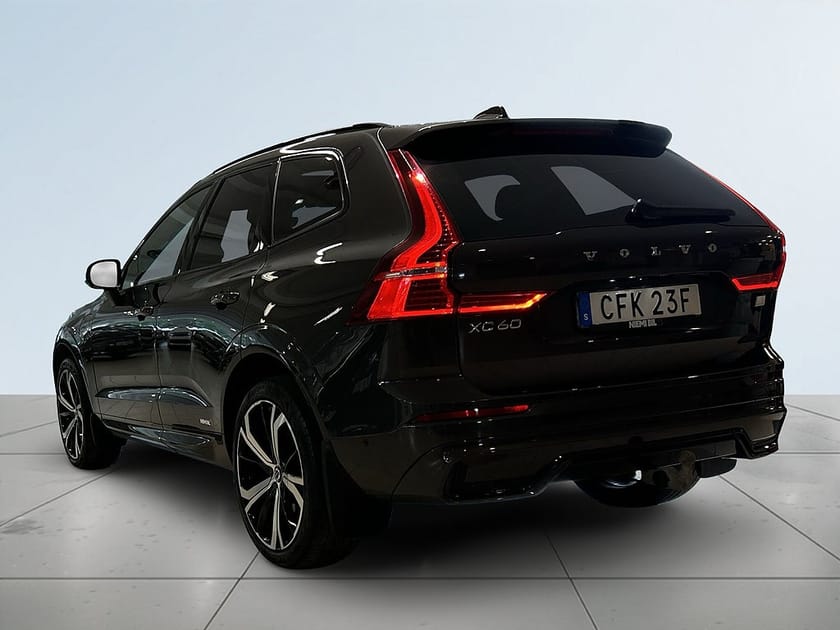 Bild 5 av Volvo XC60 PLUG-IN T8 AWD Ultimate Dark Drag 360° HuD B&W Pano S&V
