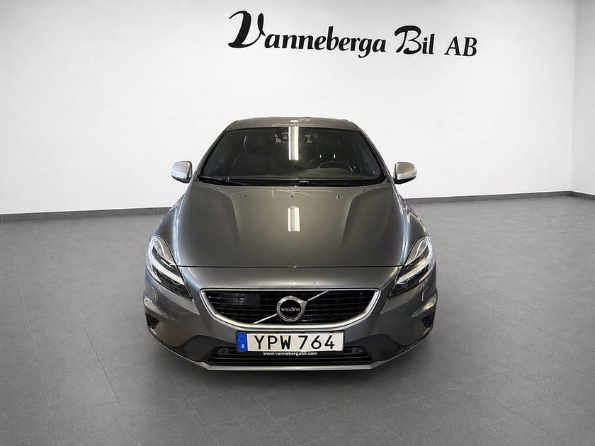Bild 2 av Volvo V40 D2 Geartronic R-Design GPS/Backkamera/Euro 6