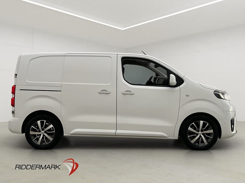 Bild 2 av Toyota Proace 1.6D Ny-Kamrem Värmare Dragkrok B-Kamera Moms