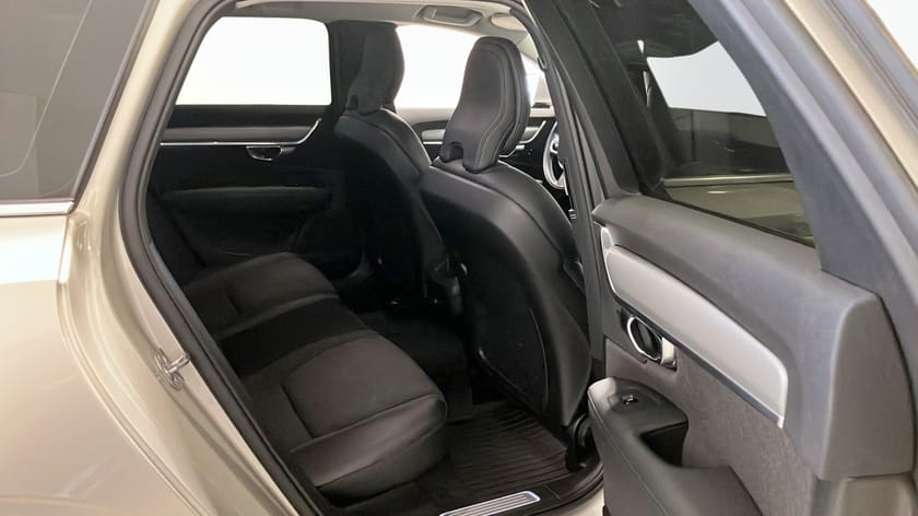 Bild 5 av Volvo V90 D4 Momentum Advanced SE / Drag / Kamera