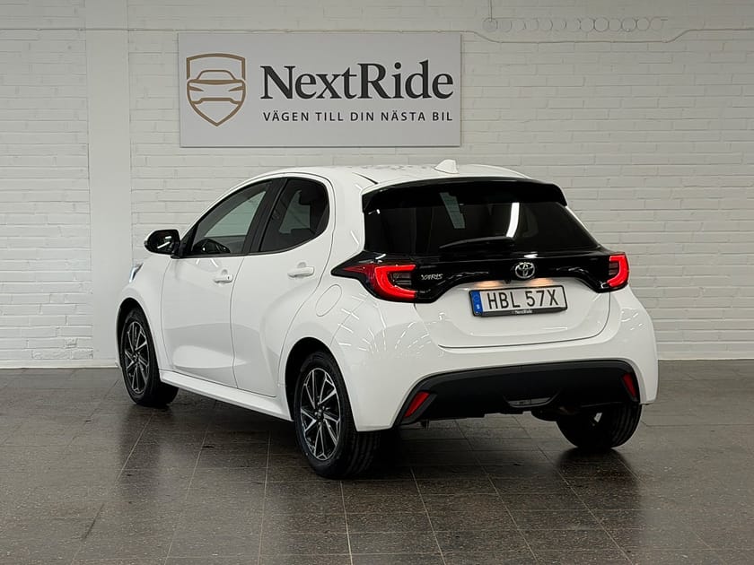 Bild 3 av Toyota Yaris 1.5 VVT-i Active Plus Euro 6|Backkamera | SoV-hjul