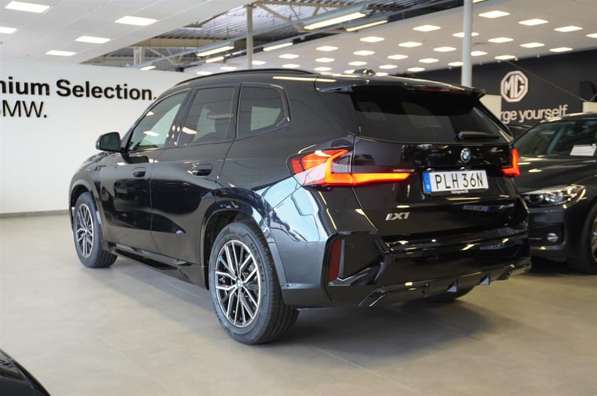 Bild 4 av BMW iX1 xDrive30 M Sport Business Ed Drag HUD DA