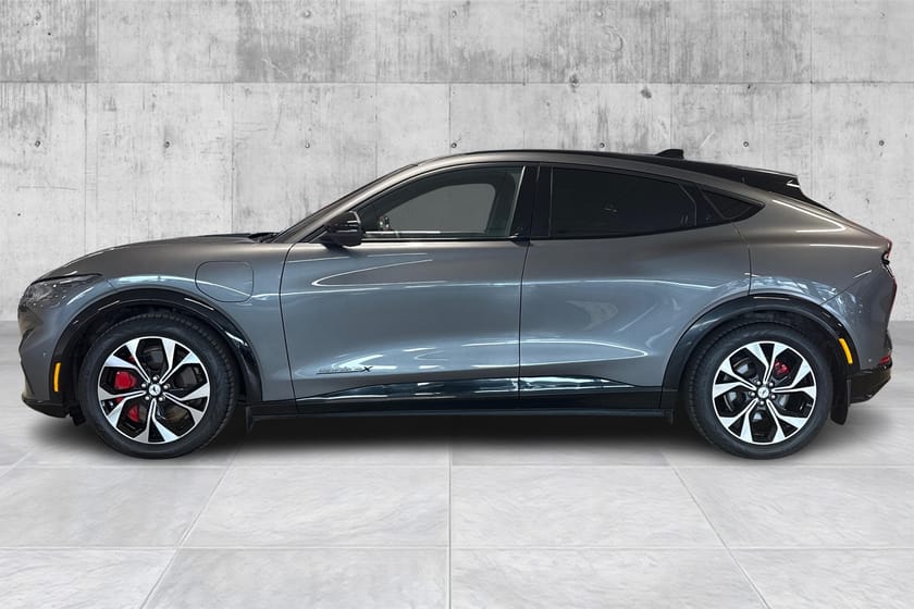 Bilde 2 av Ford Mustang Mach-E Long Range AWD / Soltak / 360 / Navi / Bang&Olufsen
