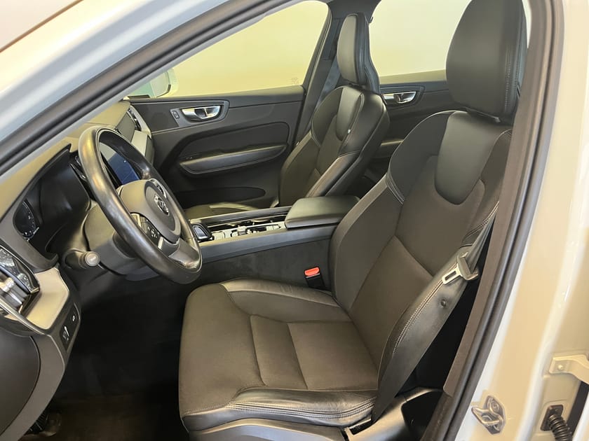 Bild 5 av Volvo XC60 B5 AWD Bensin Mom Advanced SEIII