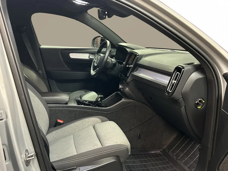 Bild 7 av 14 – Volvo XC40 B3 FWD Bensin Plus Dark