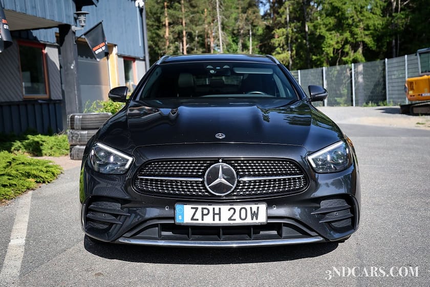 Bild 2 av Mercedes-Benz E 400 T d 4MATIC 9G AMG Line Premiumplus Panorama mm