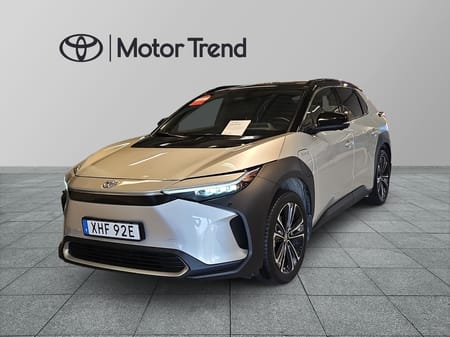 Toyota bZ4X AWD EXECUTIVE PANORAMAGLASTAK BI-TONE INK VINTERHJUL/DRAGKROK